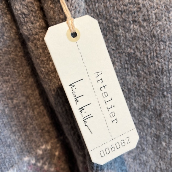 NWT🩶🩷 SUPER SOFT New - Fair Isle Style - Gray w Pink & White Design- Mock Neck - Picture 3 of 8